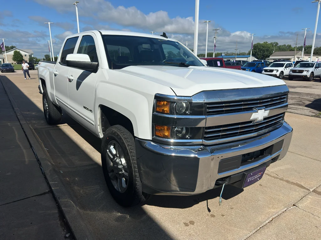 Used 2016 Summit White Chevrolet LT image 8