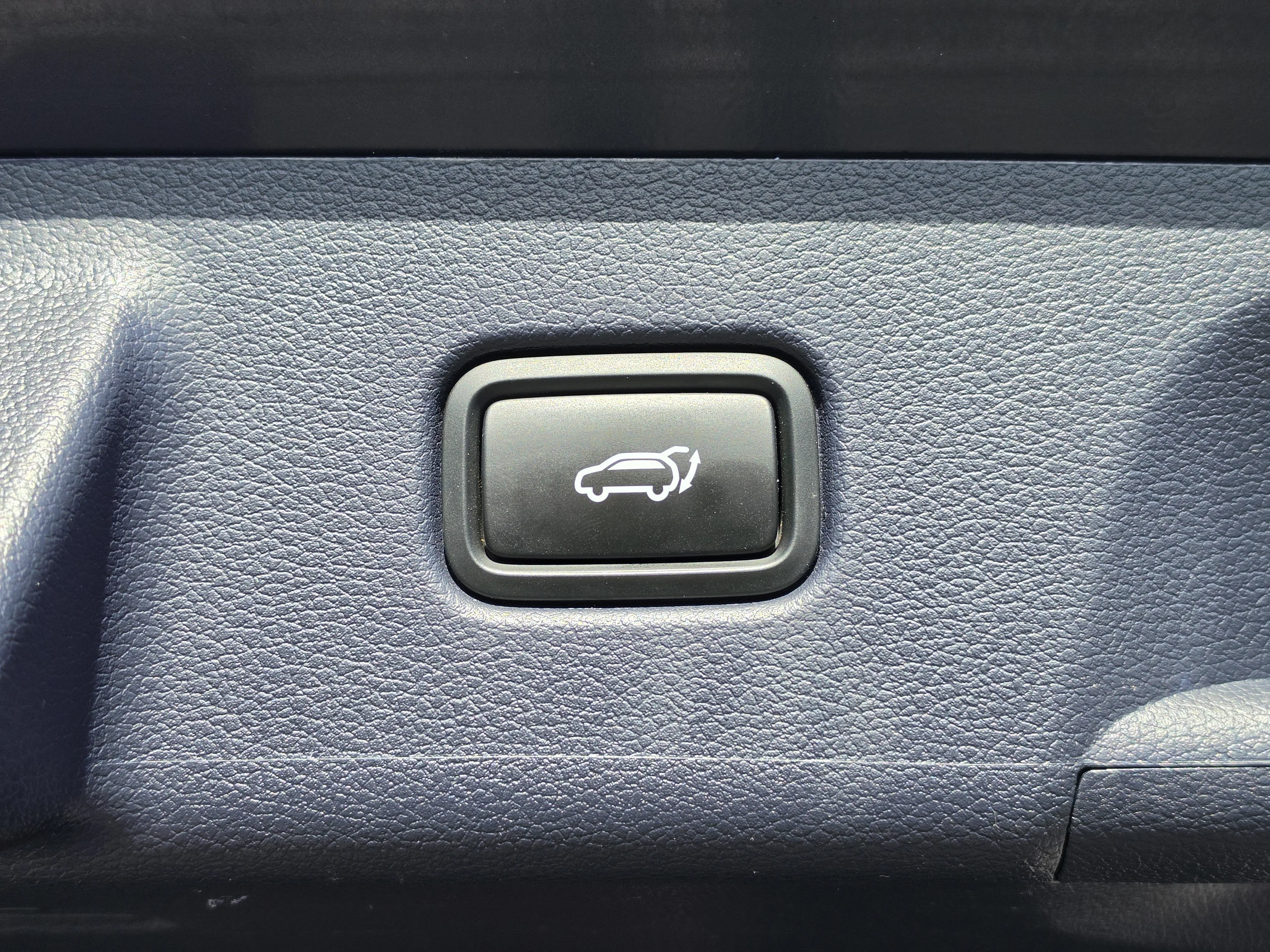 Used 2024 Moonlight Cloud Hyundai Limited image 16