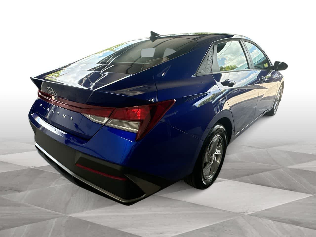 2025 Hyundai Elantra SE - Photo 8