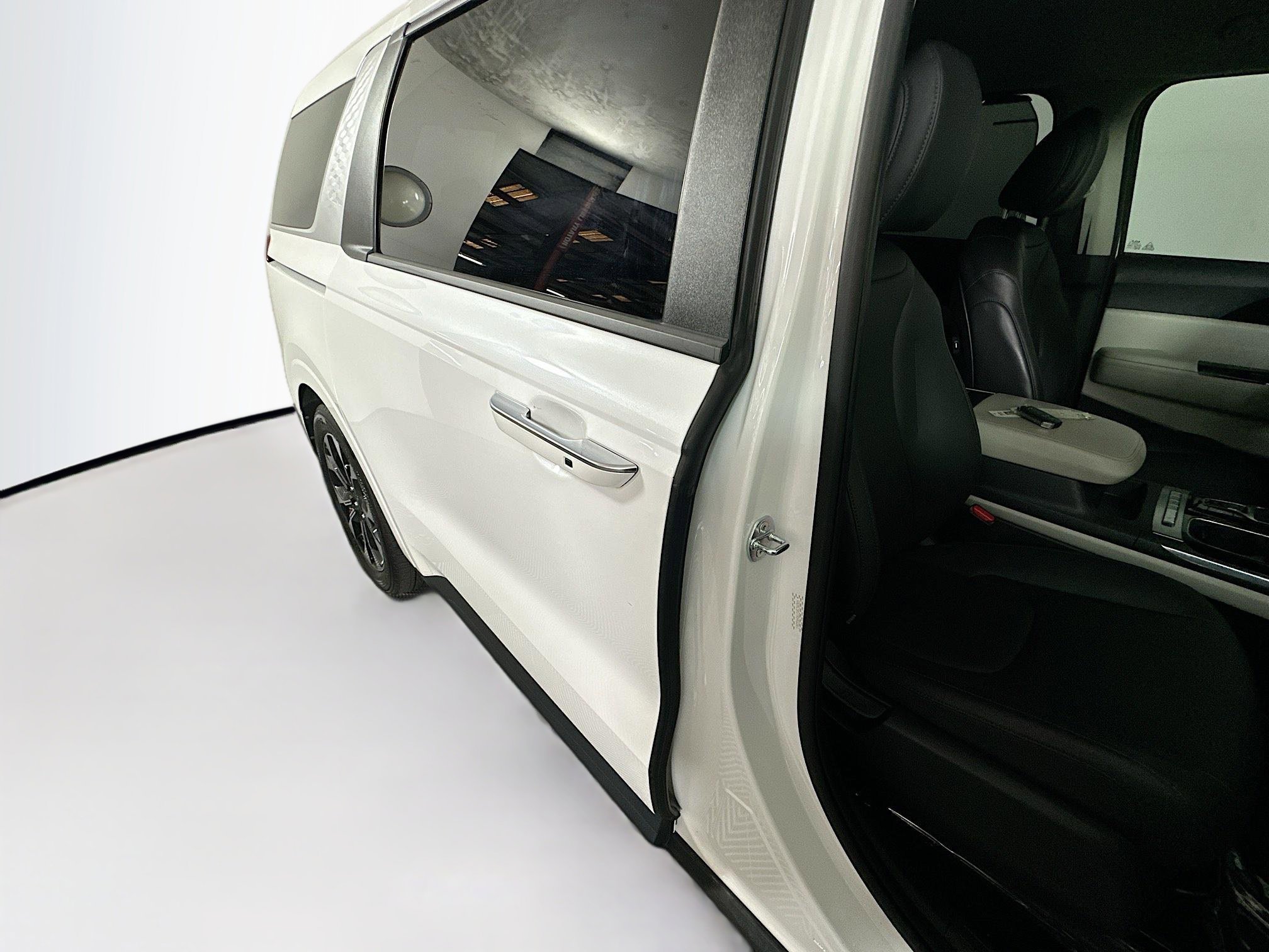 Used 2024 Snow White Pearl Kia EX image 28