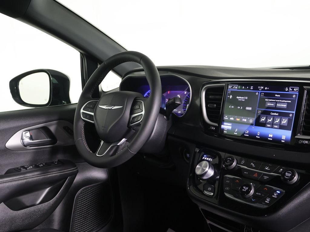 2025 Chrysler Pacifica Select - Photo 32