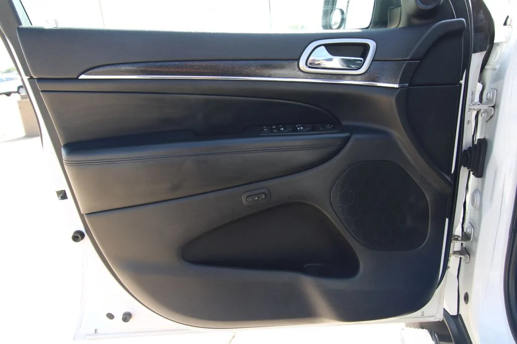 Used 2018 White Jeep Limited image 39