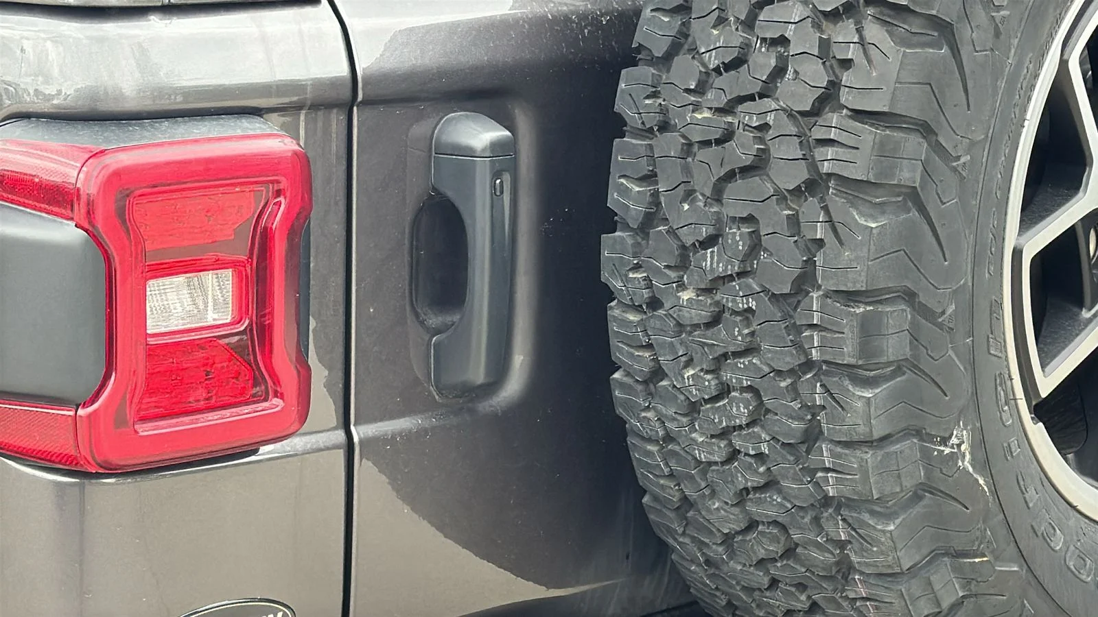 Used 2025 Gray Jeep Rubicon image 12