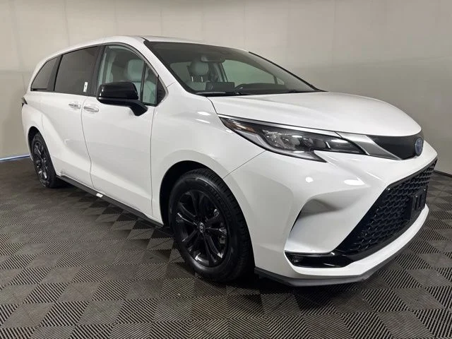 2024 Toyota Sienna XSE 7-Passenger Hybrid AWD's photo