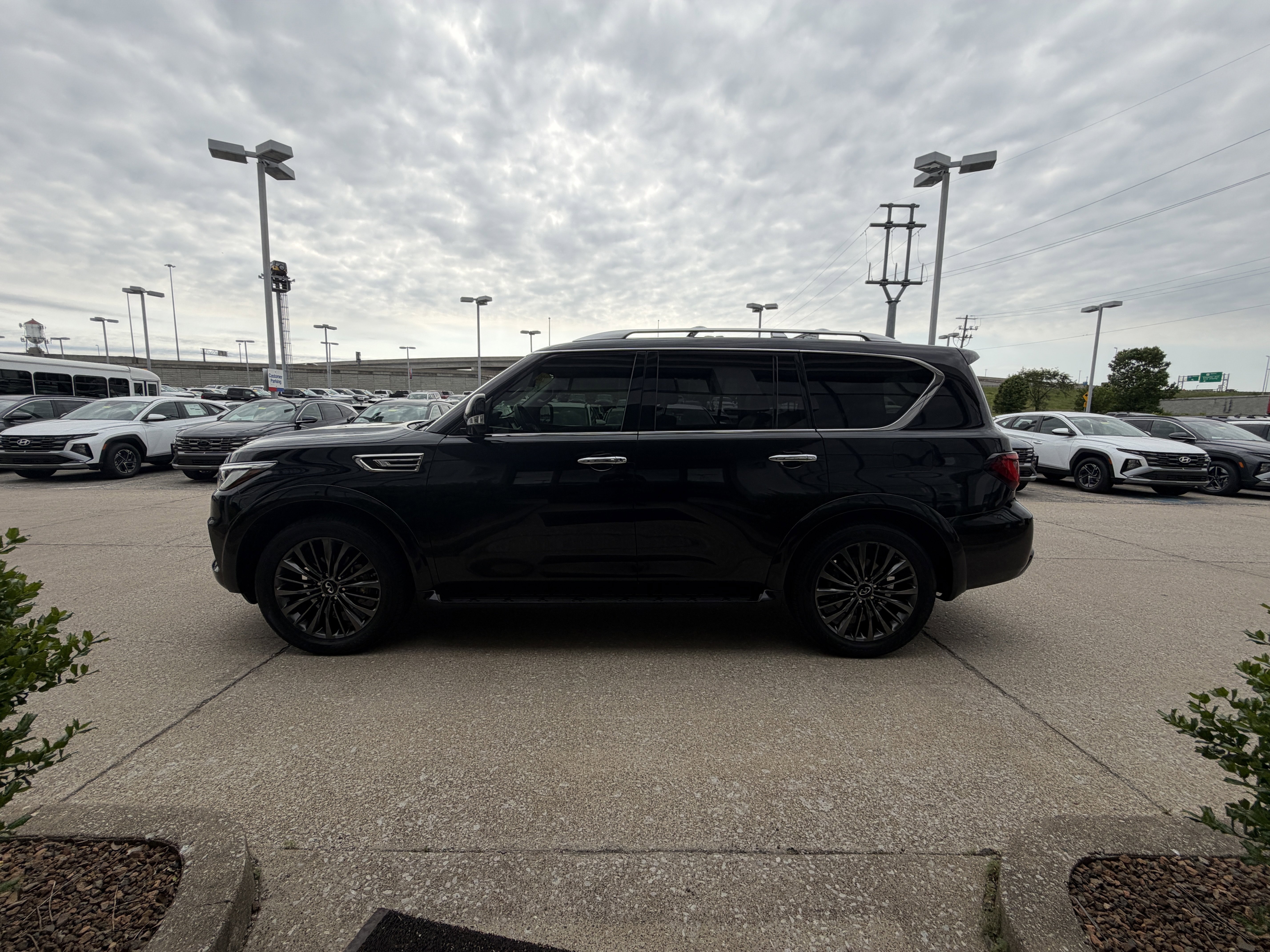Used 2021 Mineral Black INFINITI Premium Select image 16