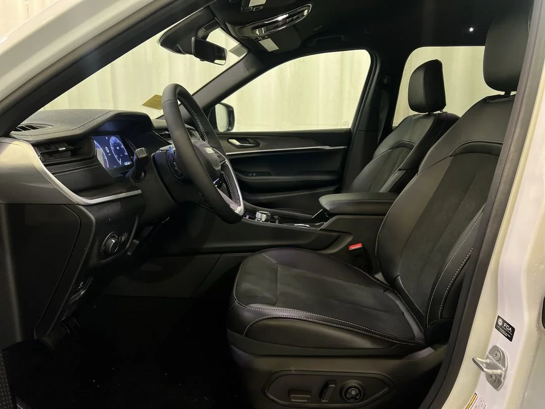 2026 Jeep Grand Cherokee Laredo - Photo 13