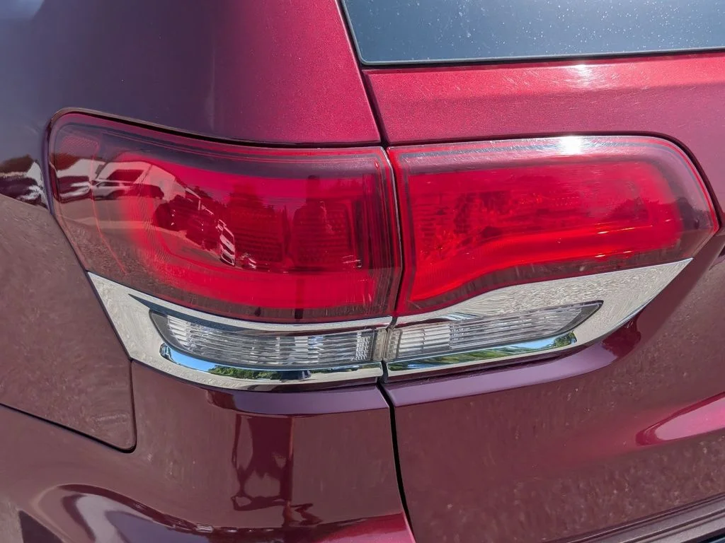 Used 2021 Red Jeep Laredo E image 9
