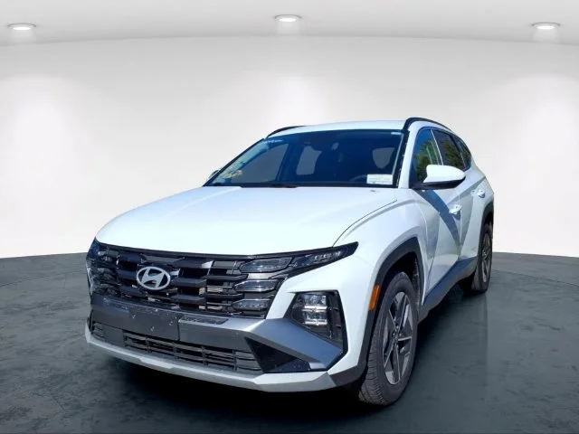 Used 2025 White Hyundai SEL image 4