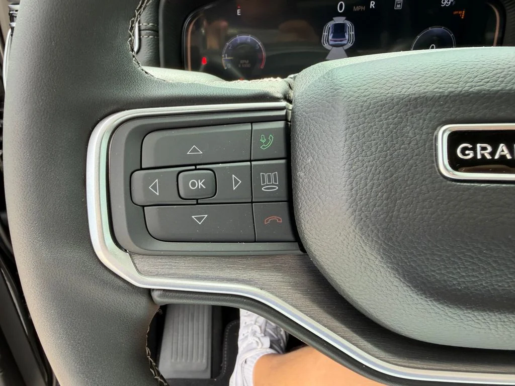 New 2026 Baltic Gray Metallic Clearcoat Jeep Upland image 17