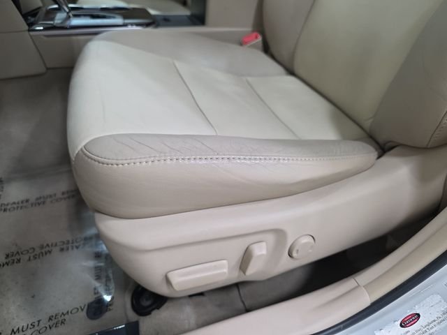 Used 2012 White Toyota XLE image 29