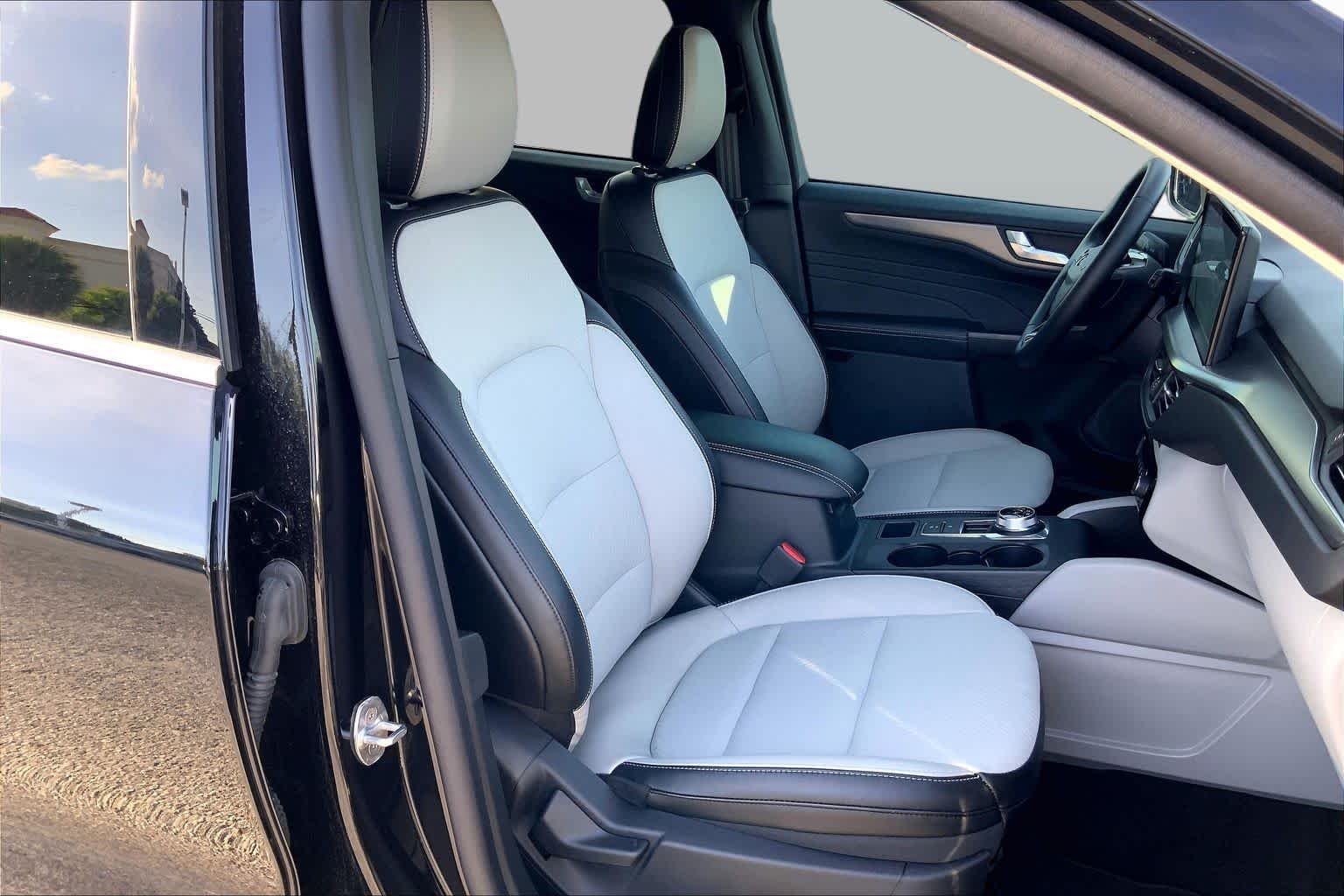 Used 2025 Agate Black Ford PHEV image 18