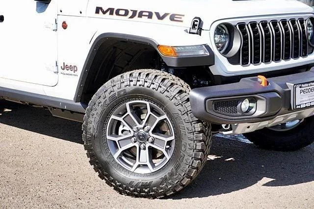 New 2026 Bright White Clear-Coat Exterior Paint Jeep Mojave image 4