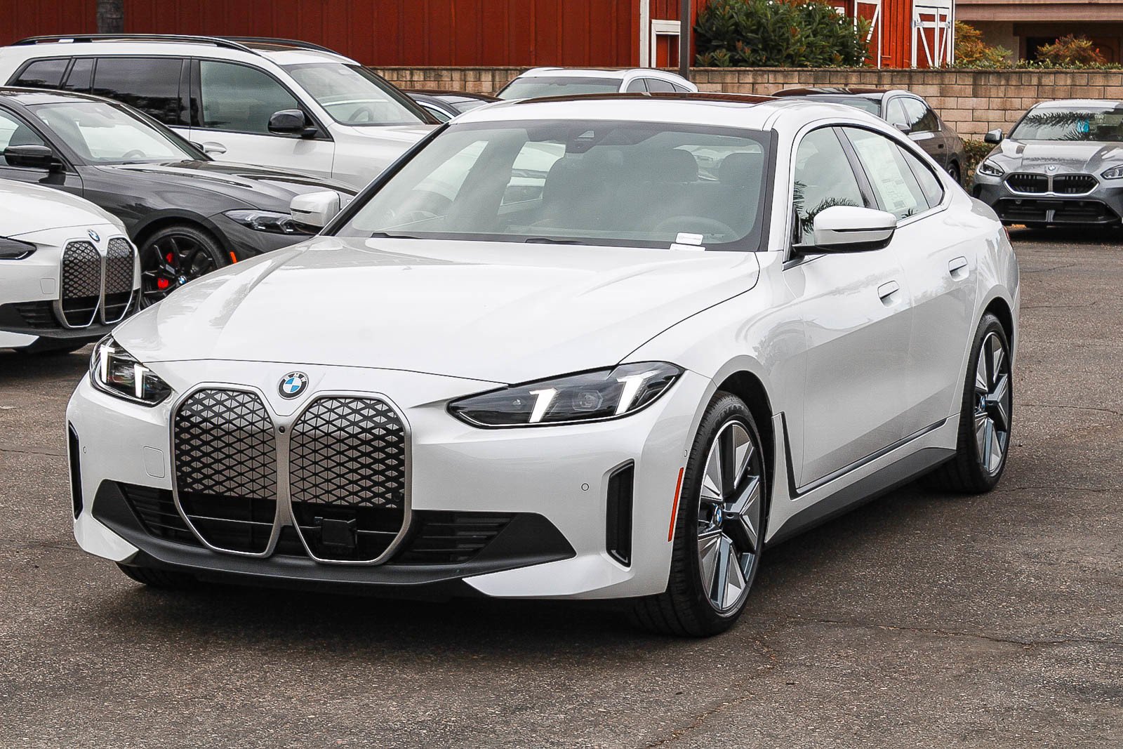 New 2026 Mineral White Metallic BMW eDrive40 image 3