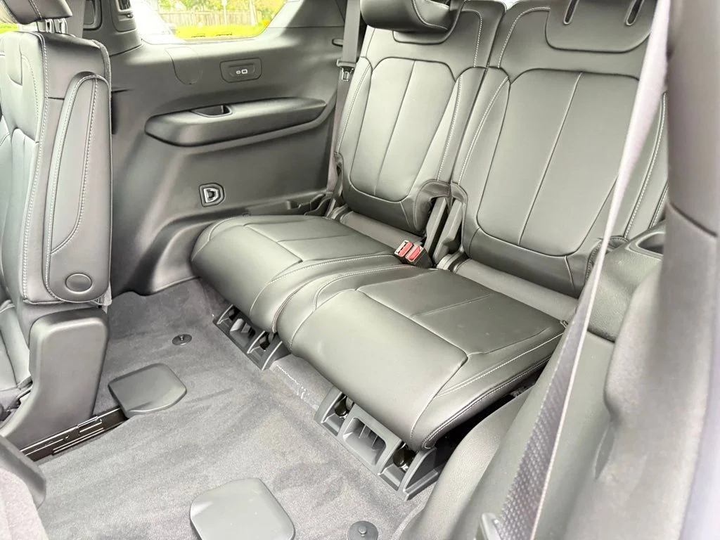 New 2026 Baltic Gray Metallic Clear-Coat Exterior Paint Jeep Limited image 26