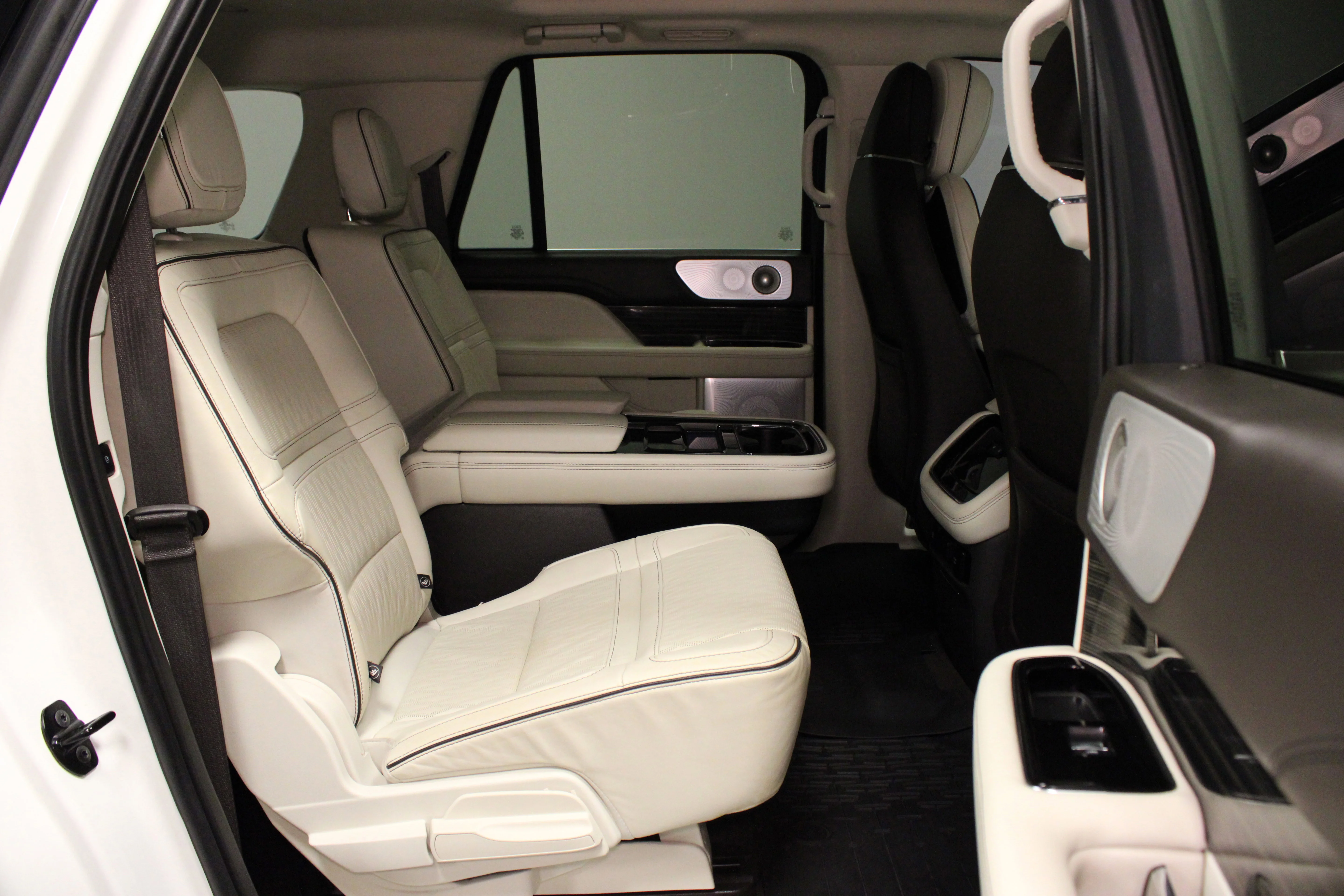 Used 2024 White Metallic Lincoln Black Label image 19