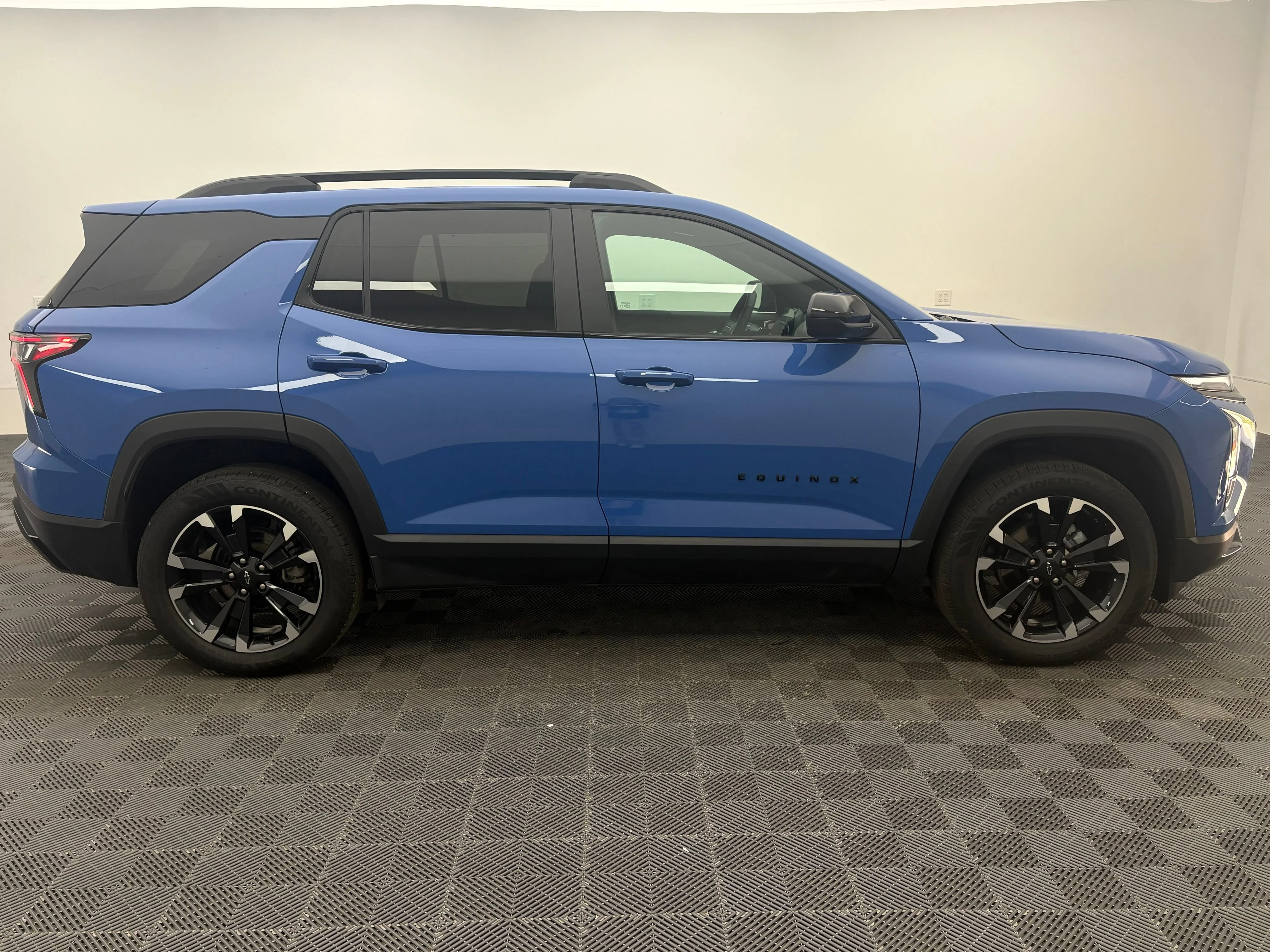 Used 2025 Reef Blue Metallic Chevrolet RS image 5