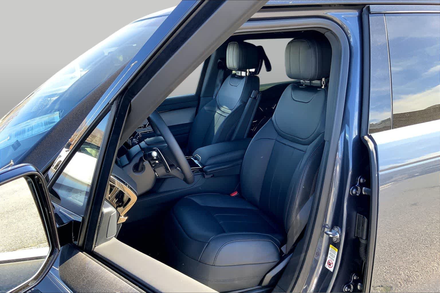 New 2026 Varesine Blue Metallic Land Rover SE image 9