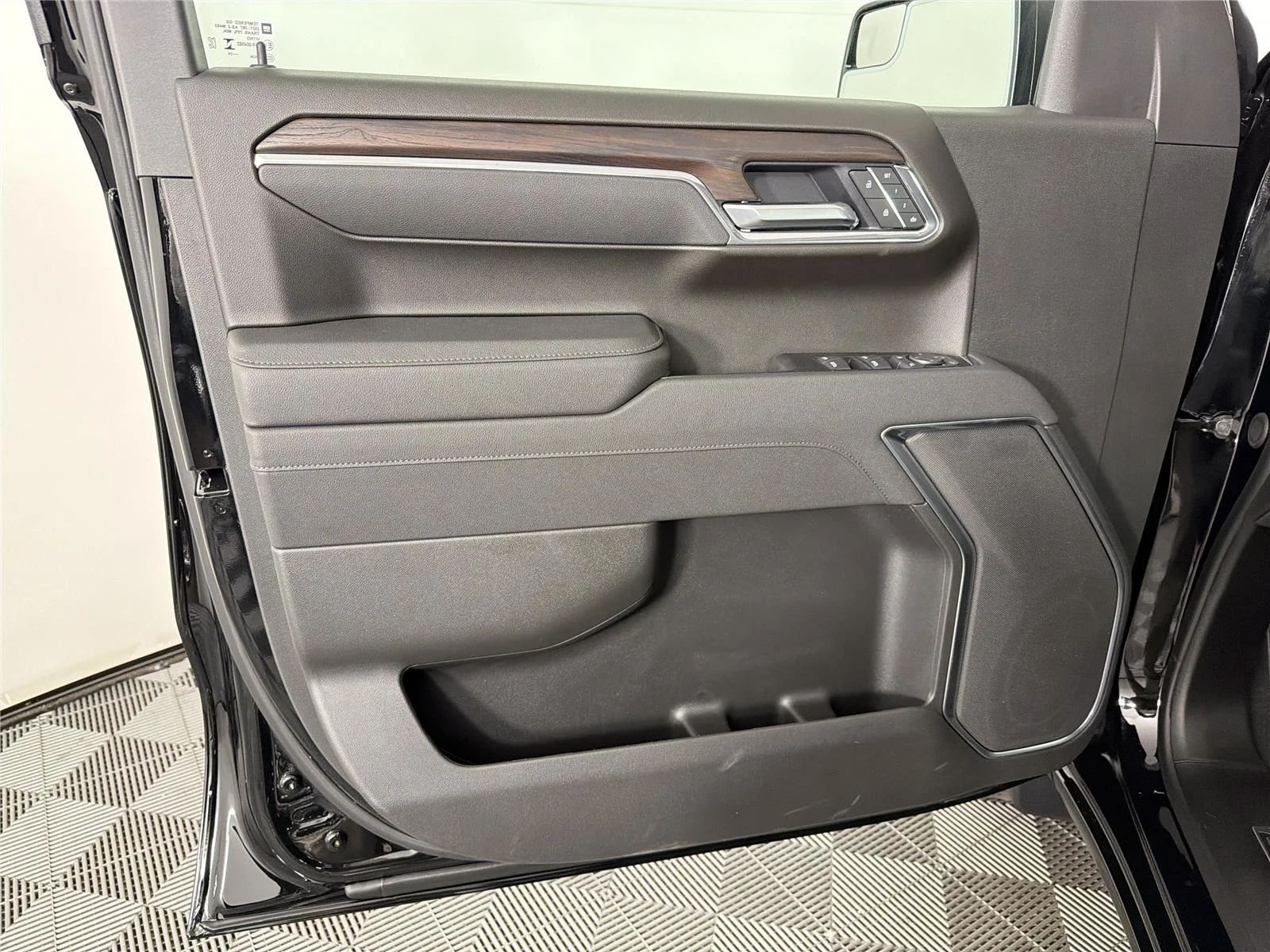 New 2026 Onyx Black GMC SLT image 8