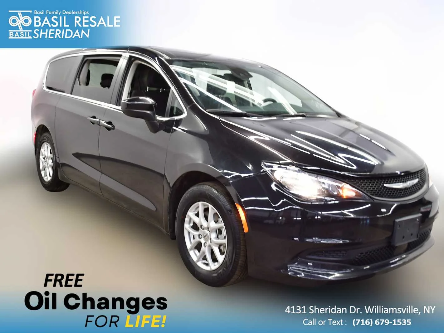 2023 Chrysler Voyager LX's photo