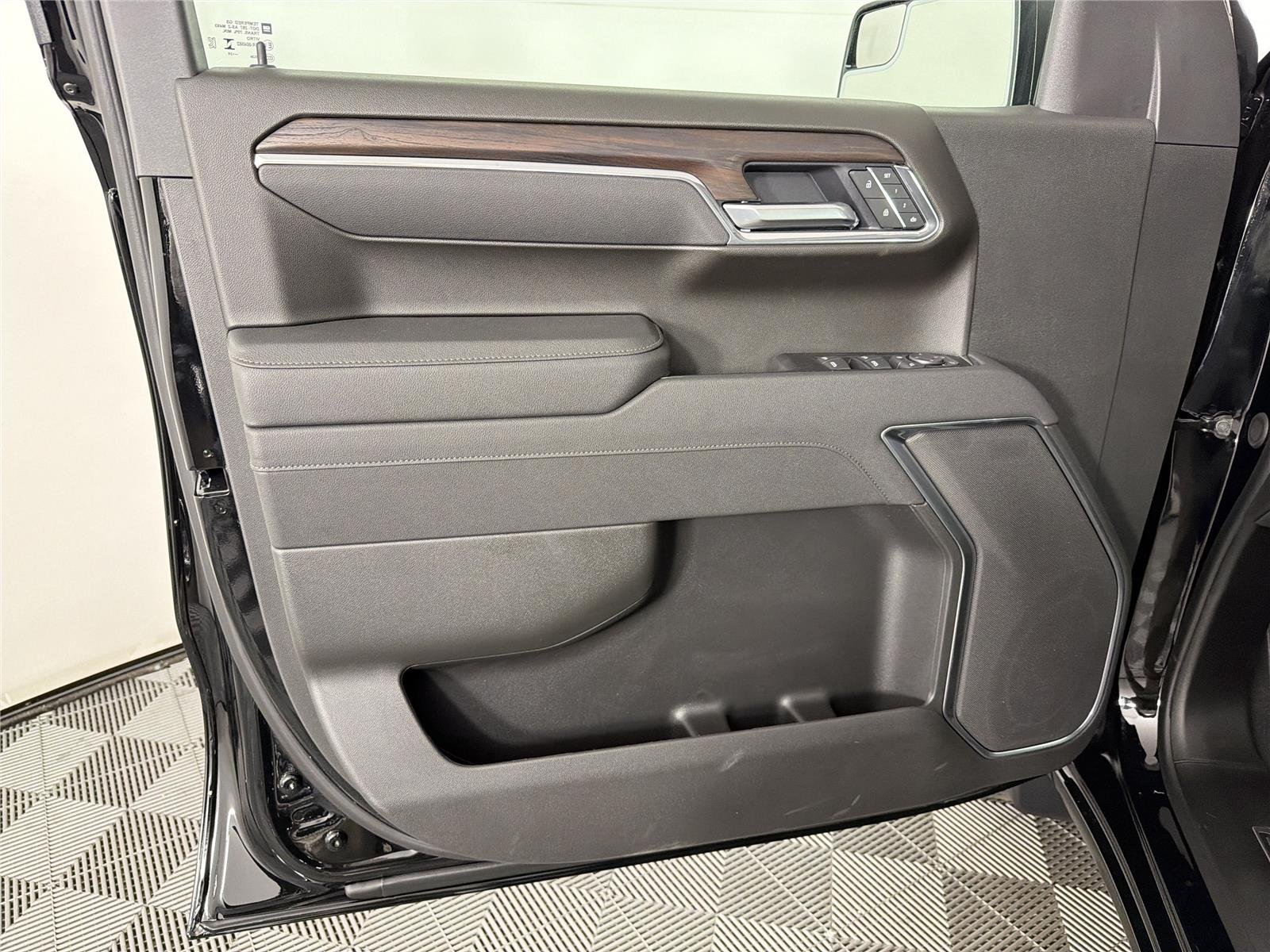 2026 GMC Sierra 1500 SLT - Photo 8