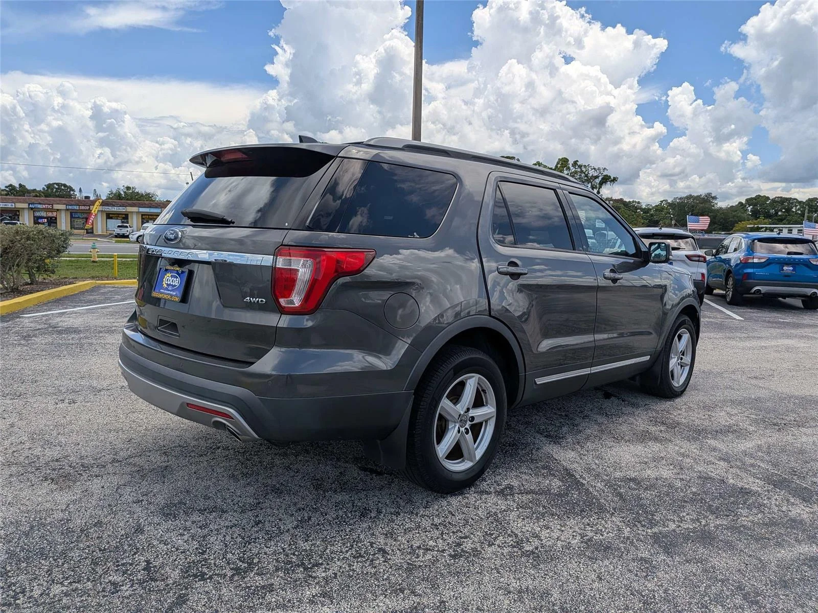 Used 2017  Ford XLT image 3