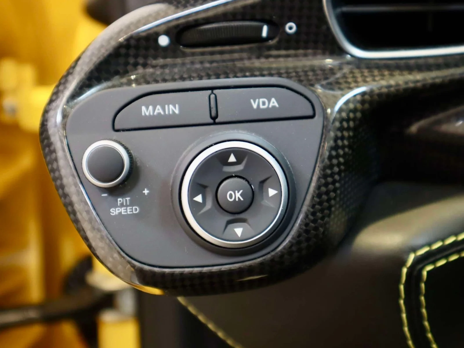 Used 2013 Giallo Modena Ferrari 2dr Conv image 23