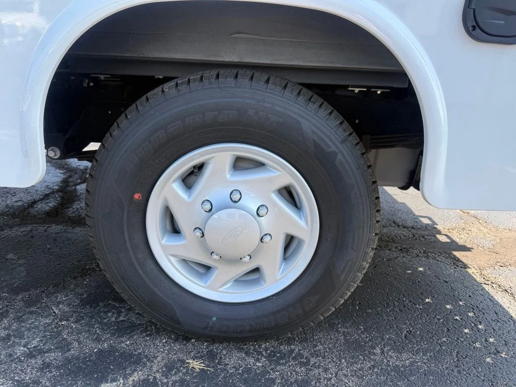 New 2026 Oxford White Ford E-350 SRW image 55