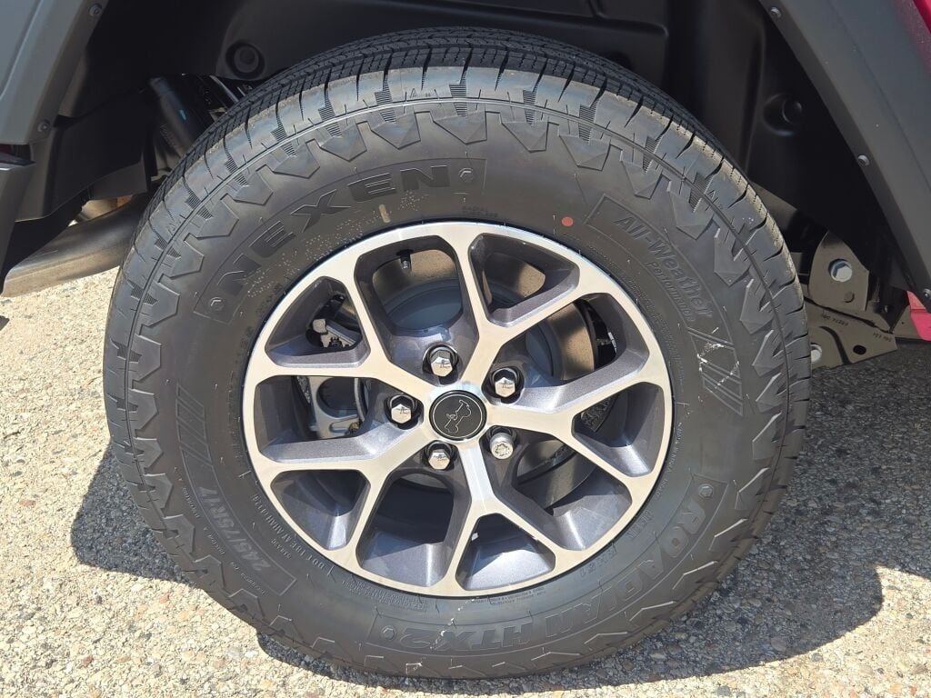 New 2026 Tuscadero Pearlcoat Jeep Sport S image 9