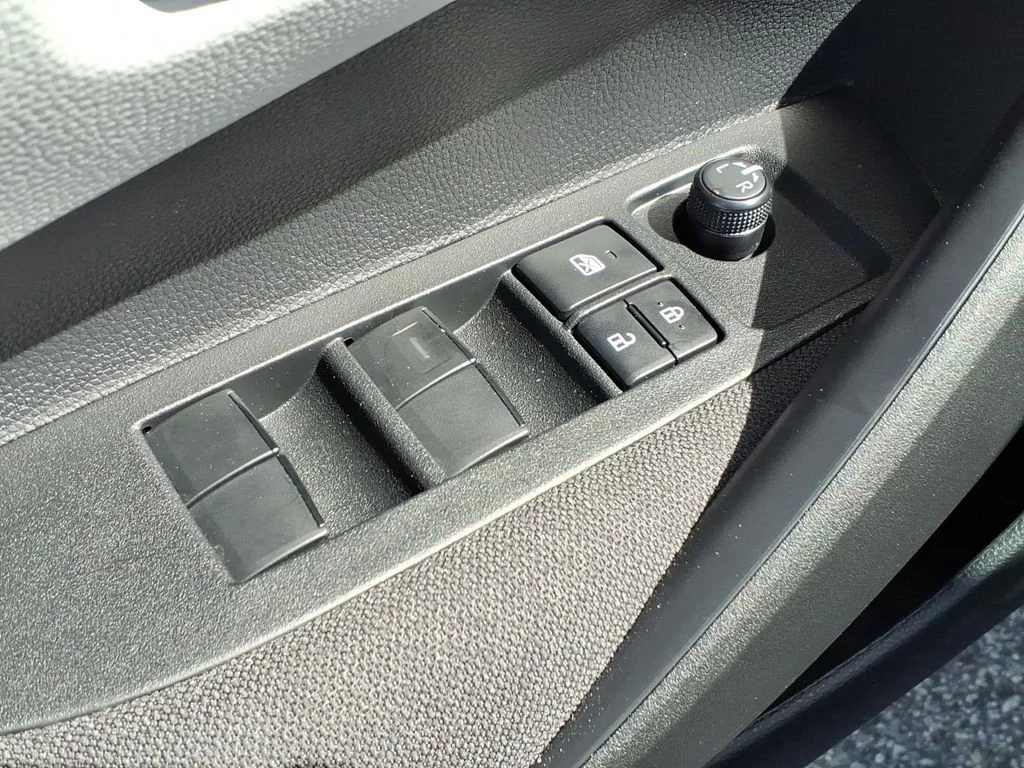 2026 Toyota Corolla SE - Photo 13