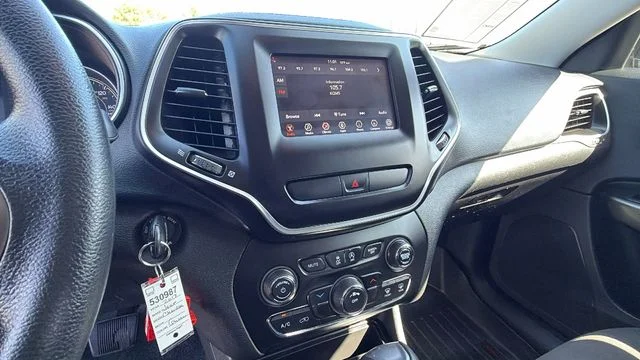 Used 2019 Green Jeep Latitude image 25