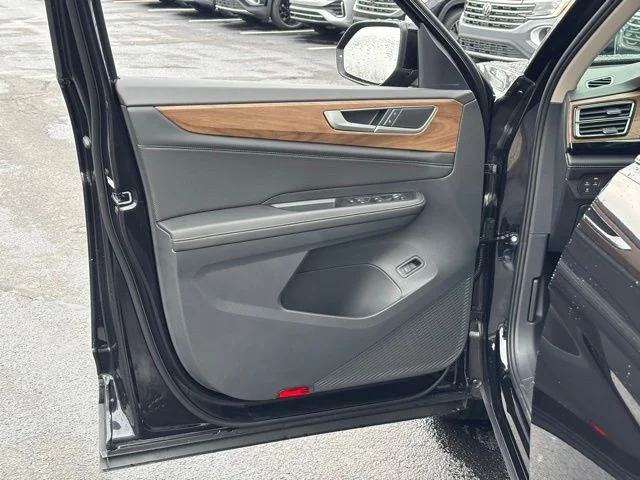 New 2026 Black Volkswagen 2.0T SE w/Technology image 7