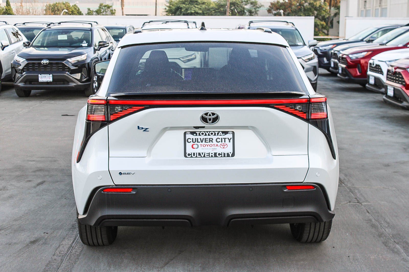 New 2026 Wind Chill Pearl <sup>1</sup> Toyota  XLE image 7