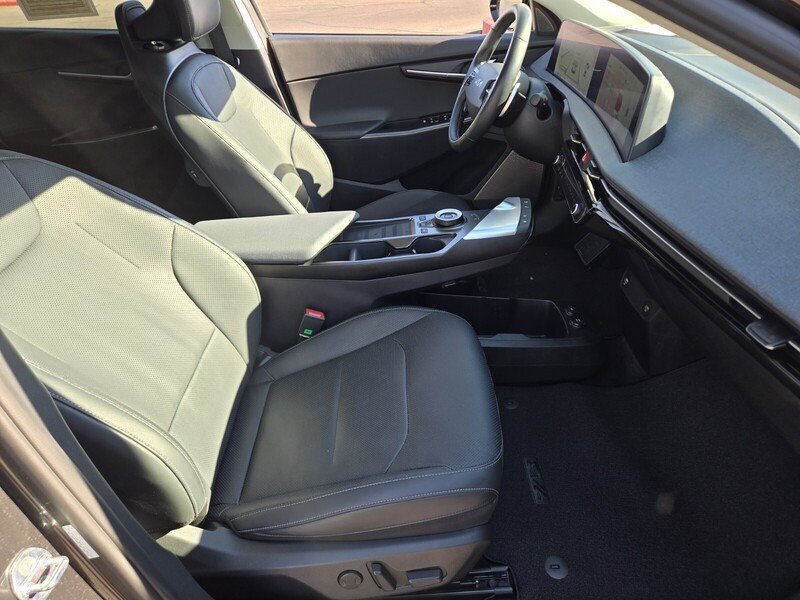 Used 2023 CHARCOAL KIA WIND RWD image 15