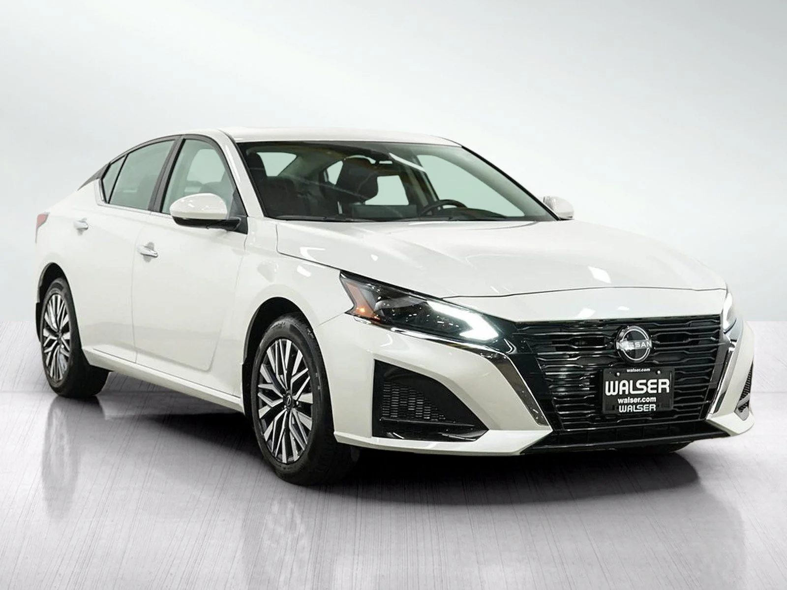 Used 2023 Pearl White Tricoat Nissan 2.5 SV image 9