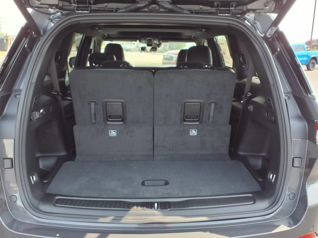 New 2025 Baltic Gray Metallic Clear-Coat Exterior Paint Jeep Altitude X image 11