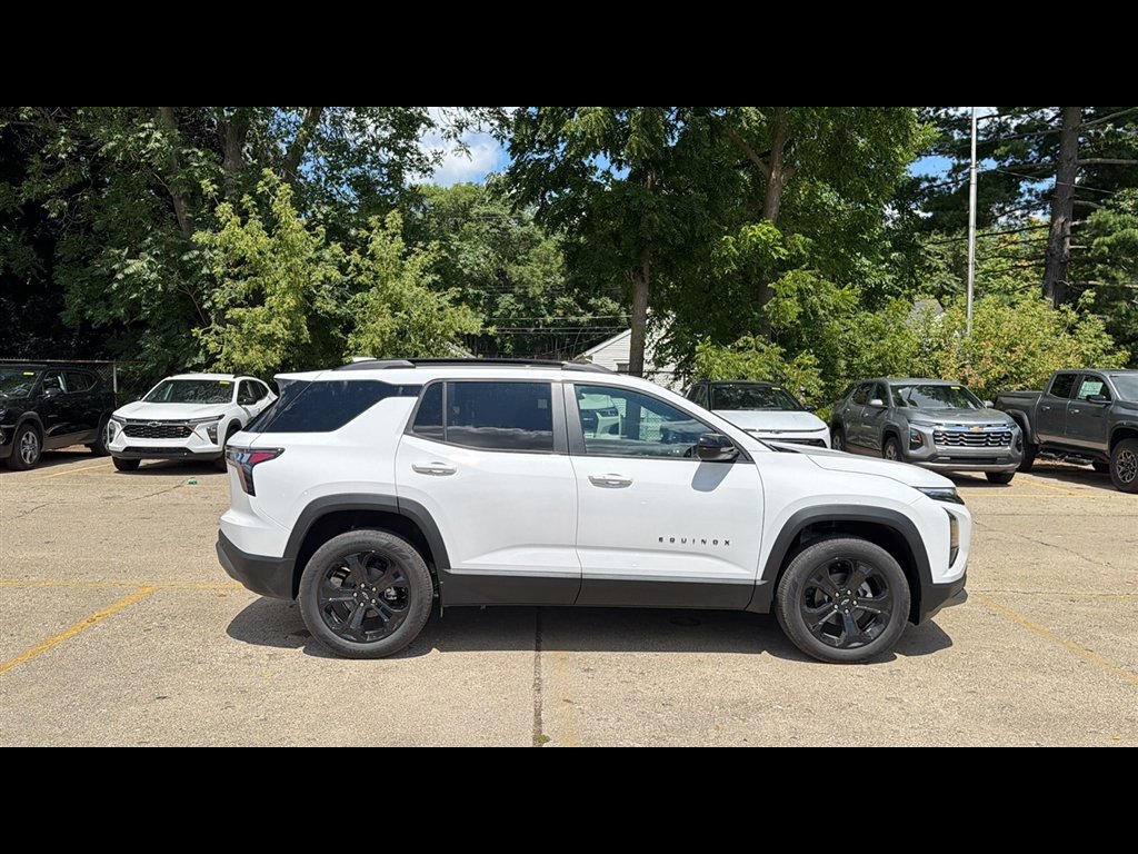 2027 Chevrolet Equinox LT - Photo 6