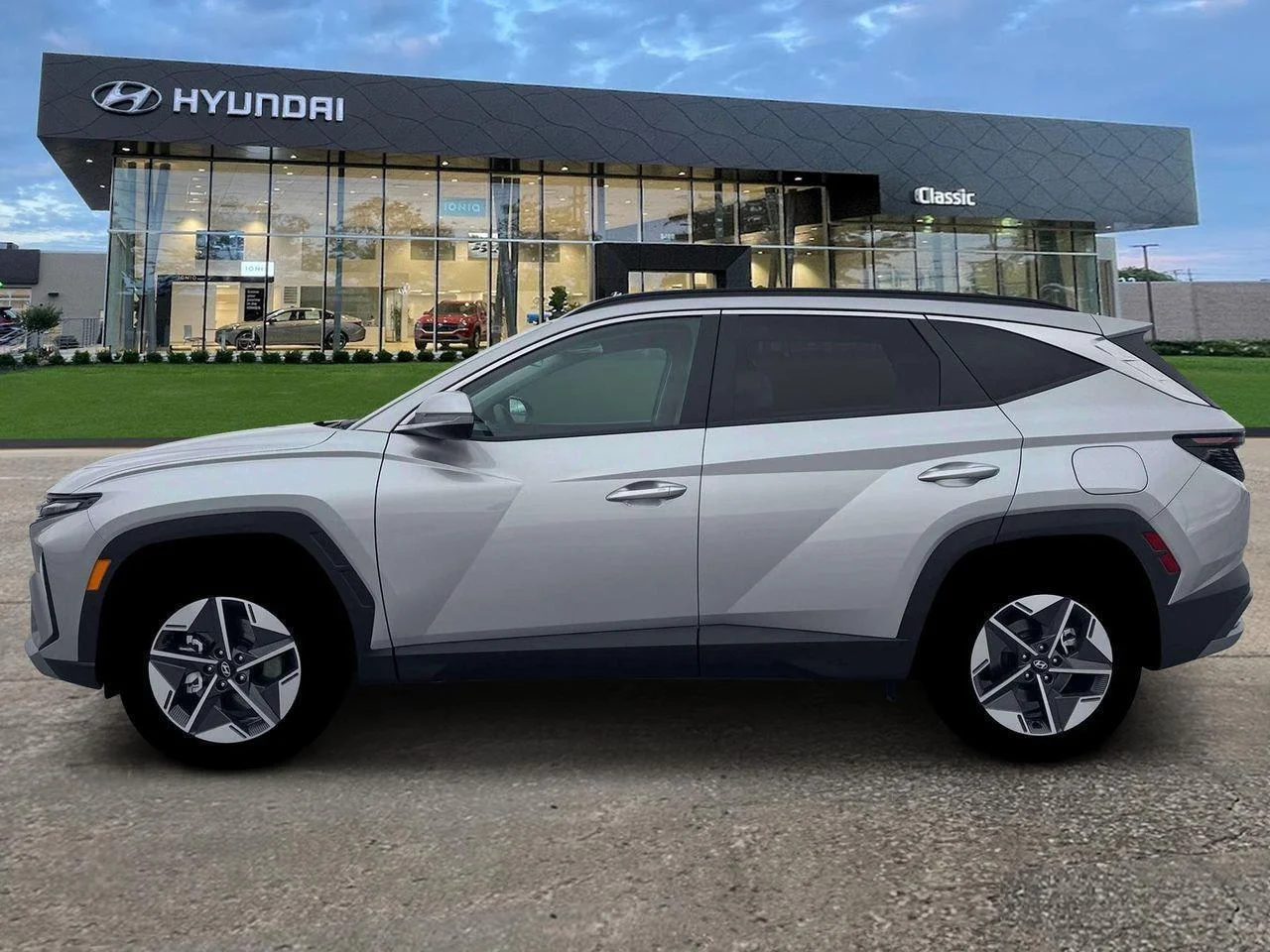 New 2026 Shimmering Silver Metallic Hyundai SEL Premium image 3