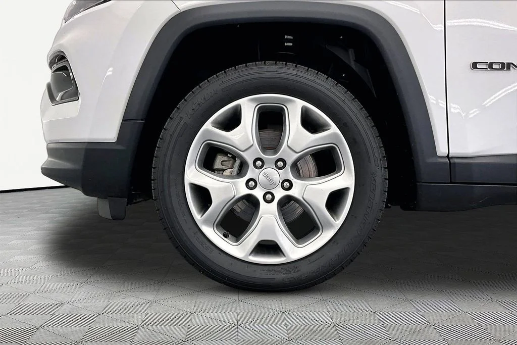 Certified Used 2022 Bright White Clearcoat Jeep Limited image 9