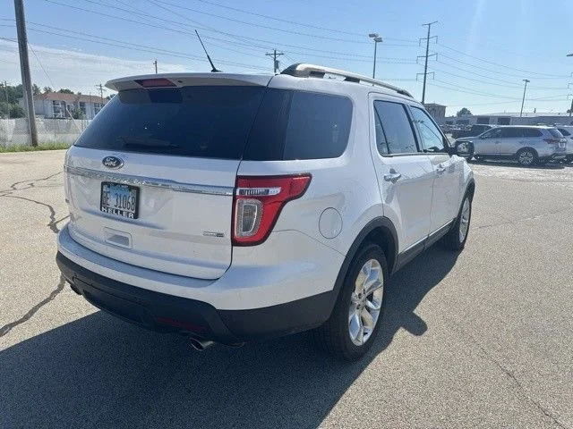 Used 2015 White Ford XLT image 4
