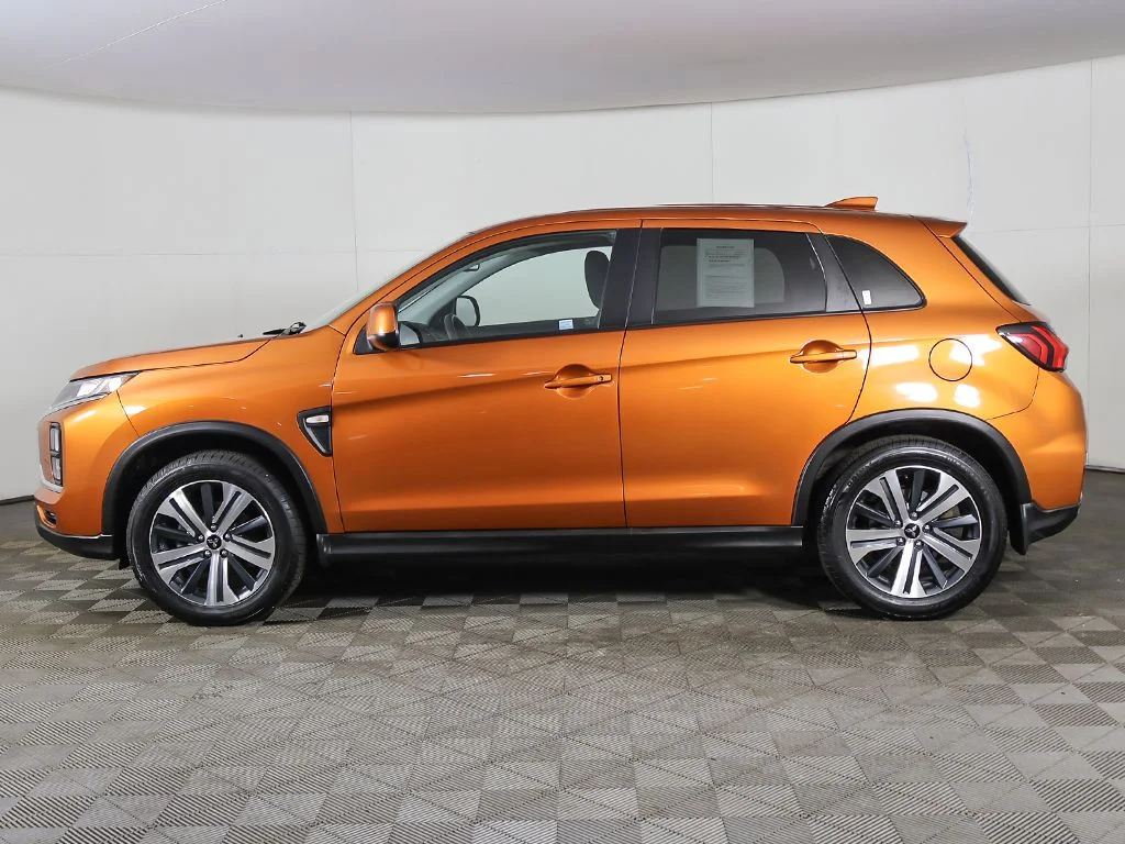 Used 2022  Mitsubishi 2.0 ES image 14