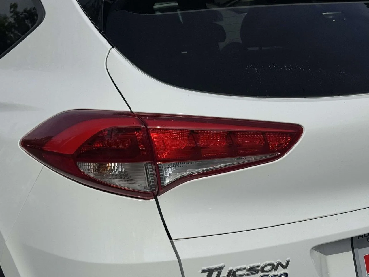 Used 2017 Winter White Hyundai Eco image 16