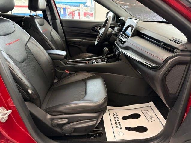 Used 2025 Red Jeep  image 10