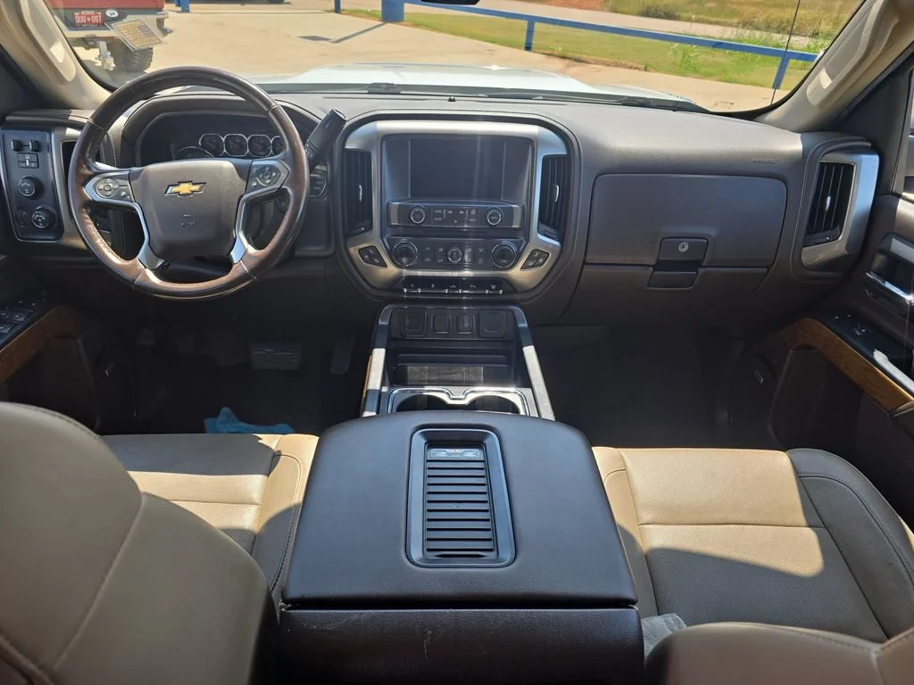 Used 2018 SUMMIT WHITE Chevrolet LTZ image 9