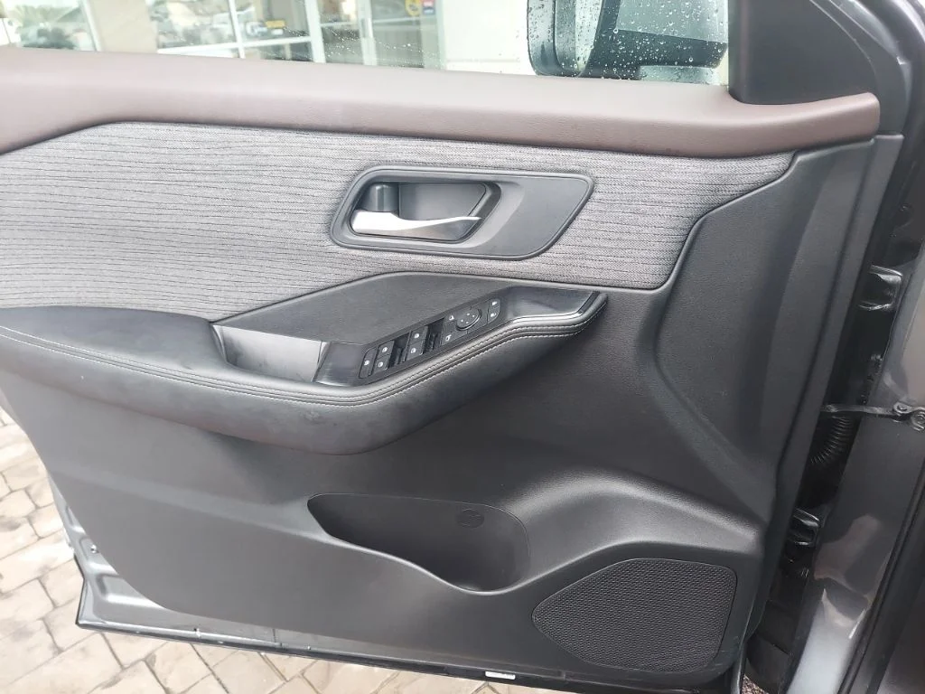 Used 2023 Gray Nissan SV image 15