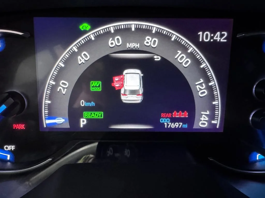 2024 Toyota RAV4 SE - Photo 16