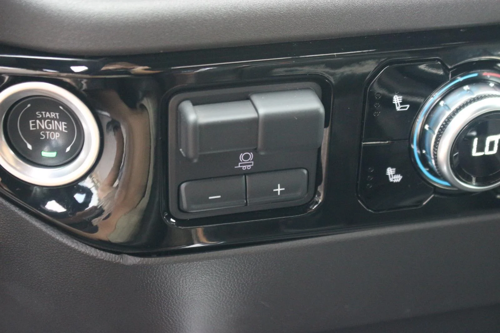 Used 2024 Summit White GMC Elevation image 27