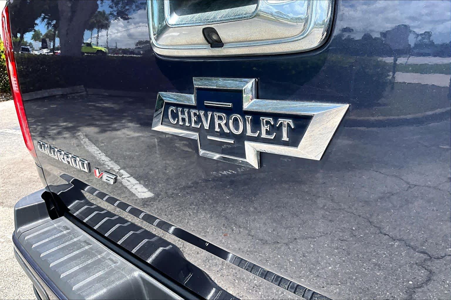 Used 2018 Centennial Blue Metallic Chevrolet 4WD Z71 image 30