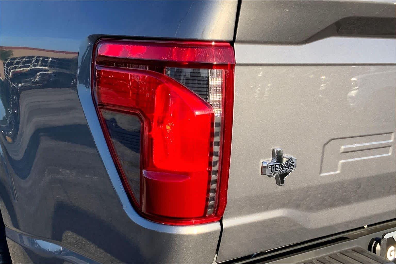 New 2026 Carbonized Gray Metallic Ford XLT image 11