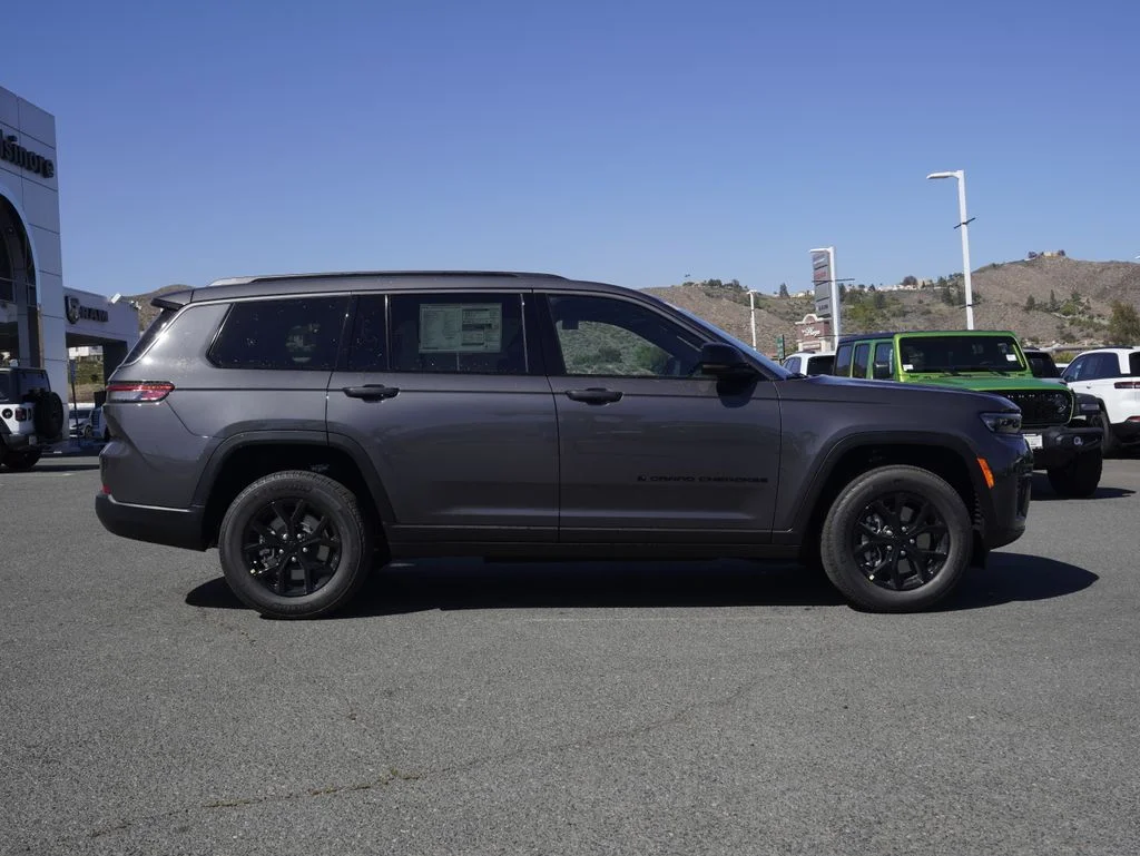 New 2026 Baltic Gray Metallic Clear-Coat Exterior Paint Jeep Altitude image 2