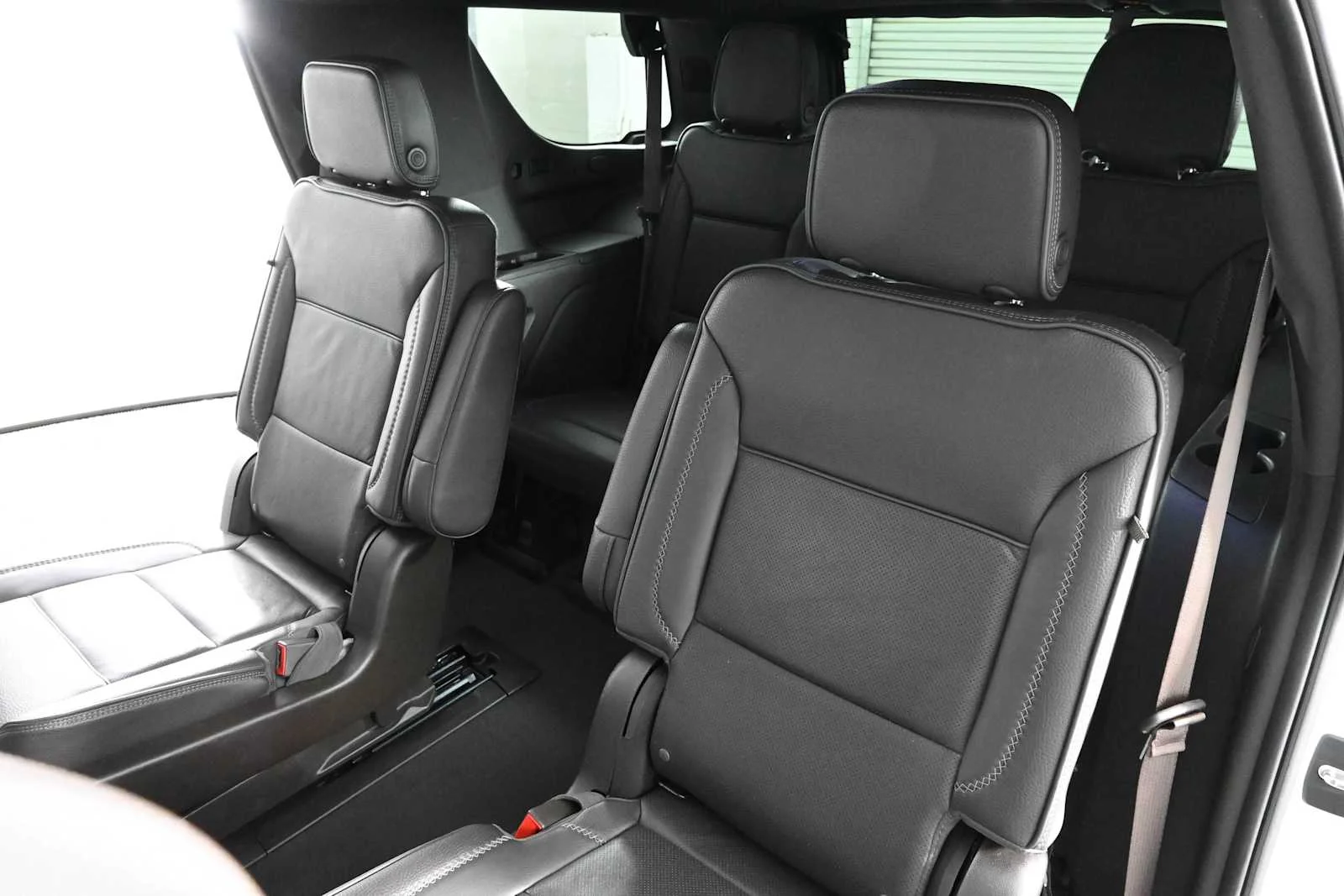 Used 2023 Summit White GMC Denali image 16
